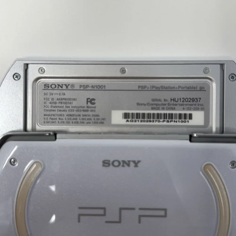 Sony PSP-N1000 PSP Go Piano White Handheld Console Charger Included Tested